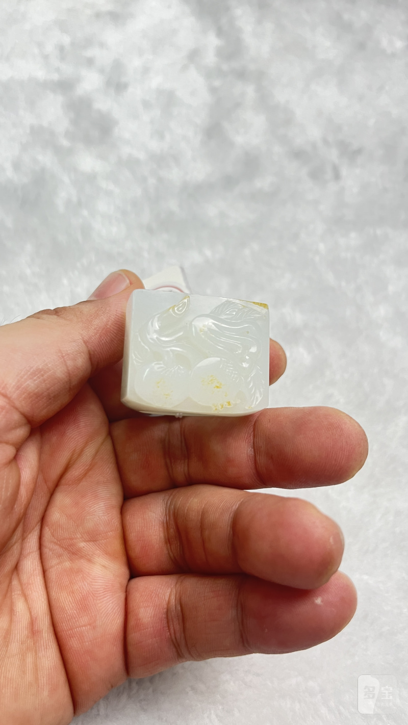 和田玉瓜果纹马鞍扳指 - 图3